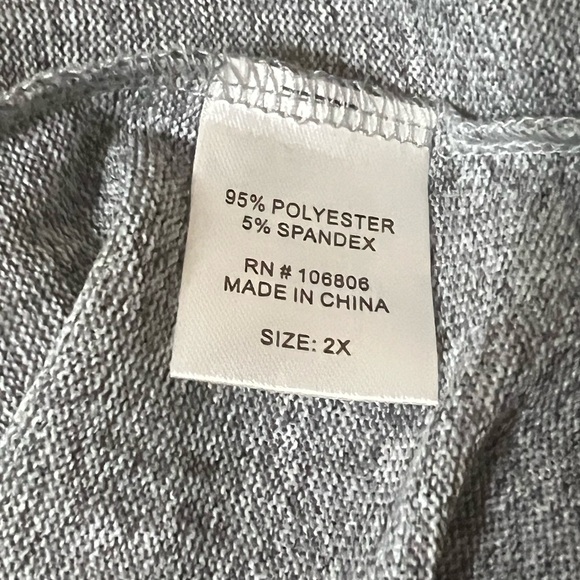 Emily Daniels Top 2X Gray with white threads , embellshed with sparkes. PIT 25” - Picture 5 of 5